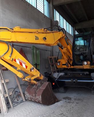 JCB J S 130 w neuson E Z 36