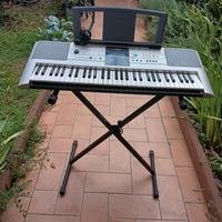 tastiera musicale Yamaha 