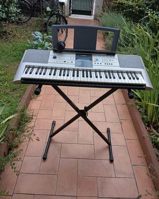 tastiera musicale Yamaha 