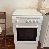 Cucina a gas con forno con 4 fuochi 