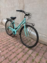 Bicicletta da città azzurra 🚲