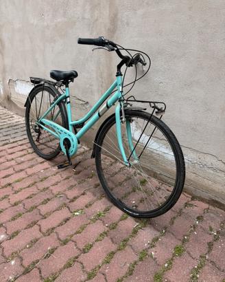 Bicicletta da città azzurra 🚲