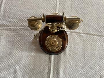 Telefono vintage a disco in legno e ottone – retrò