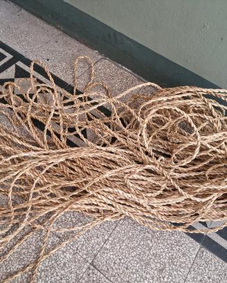 paglia intrecciata in matasse