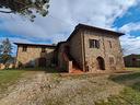 borgo-con-terreni-42-ha-siena