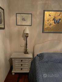 2 Comodini shabby con lampada