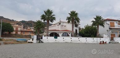 Villa indipendente sulla spiaggia Palizzi Marina