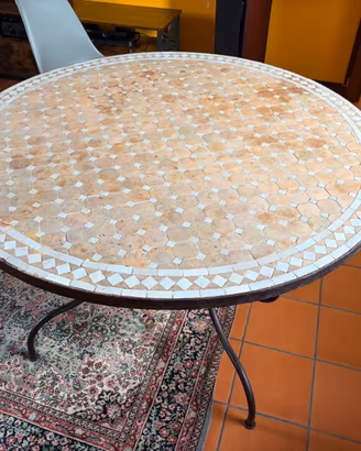 Tavolo in mosaico Zellige marocchino