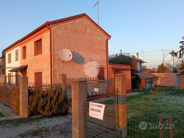 CASA SEMINDIPENDENTE A FERRARA