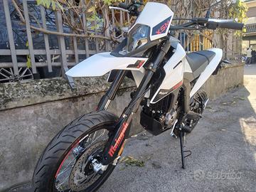 Motard malaguti xsm 125 white-m aprilia lc-f.f.50%