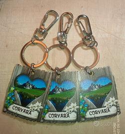 PORTACHIAVI DI CORVARA SOUVENIR IN LEGNO E METALLO