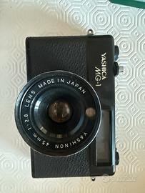 Macchina fotografica Yashica MG-1