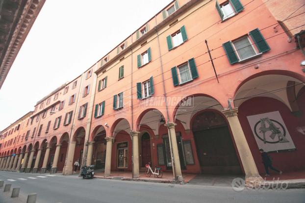 Negozio a Bologna Via San Vitale 1 locali