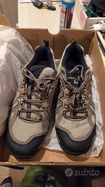 scarponcini Salomon 44 nuovi 