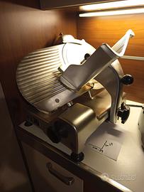 Affettatrice Boston industrial products. Elettrica