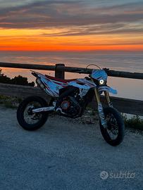 Moto Motard Vent Derapage 125 4t