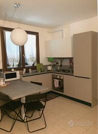 Cucina moderna usata, con elettrodomestici