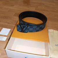 Cintura Louis Vuitton nero su nero M9808