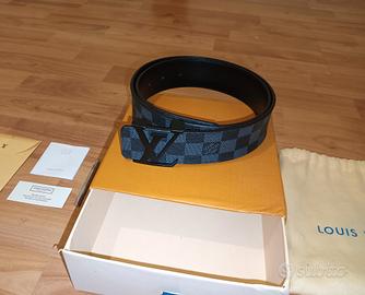 Cintura Louis Vuitton nero su nero M9808