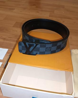 Cintura Louis Vuitton nero su nero M9808