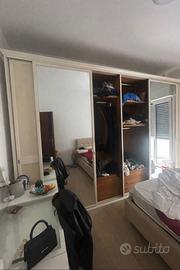 l'armadio con ante scorrevoli  a soli  €. 150,00