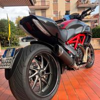 Ducati Diavel Carbon Red