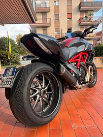 Ducati Diavel Carbon Red