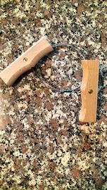 Filo acciaio con manici in legno taglia formaggi 