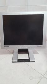 Monitor 15 Samsung con base pieghevole