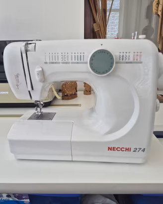 Macchina da cucire Necchi 274
