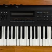 sintetizzatore Roland JV 80