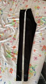 pantaloni neri similpelle