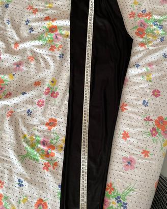 pantaloni neri similpelle