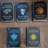 Il Trono di spade 1-5 ed. deluxe + Fumetti