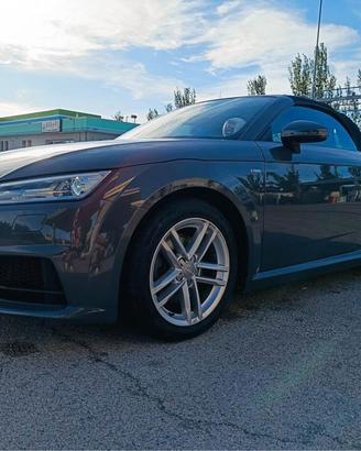 AUDI TT Roadster 1.8 TFSI S-line est. e int.