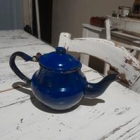 Caffettiera antica in ferro smalto