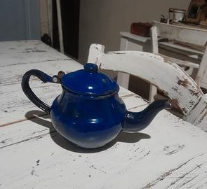 Caffettiera antica in ferro smalto