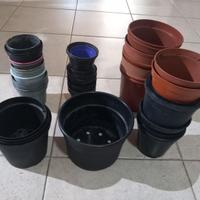 72 vasi in plastica colori e dimensioni varie