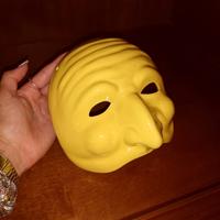 Soprammobile maschera ceramica gialla pulcinella 