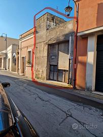 Locale commerciale da ristrutturare