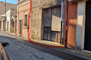Locale commerciale da ristrutturare