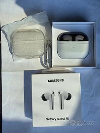 samsung galaxy buds3 FE con custodia