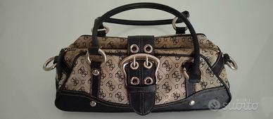 Borsa a mano GUESS in tessuto grigio e pelle nera.