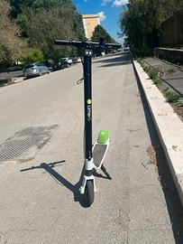Monopattino elettrico lime