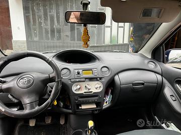 TOYOTA YARIS 2004