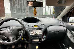 TOYOTA YARIS 2004