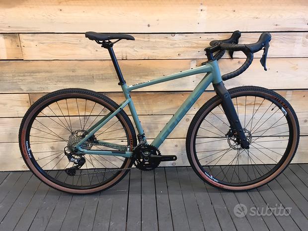 Bici GRAVEL FOCUS ATLAS 6.8 2022