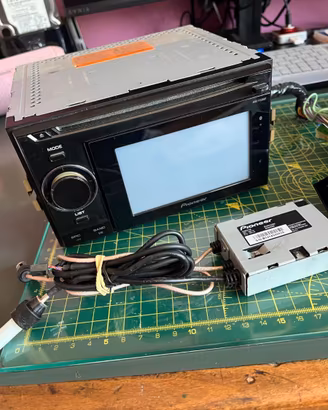 Pioneeer Avic F-320BT