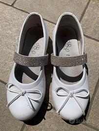 Scarpe bianche tipo ballerine