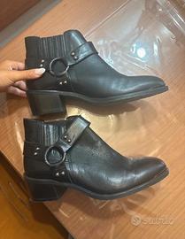 Stivaletti bassi neri con tacco numero 40